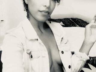 Erotinis vaizdo pokalbis NylaSweet