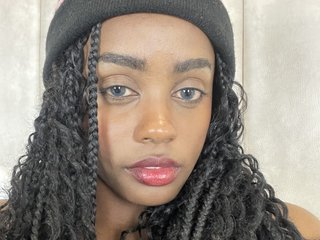 Erotinis vaizdo pokalbis NymzieLoren