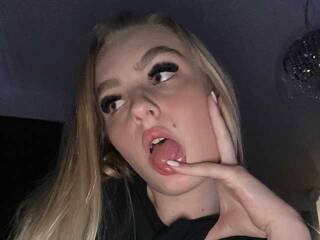 Erotinis vaizdo pokalbis OliviaKisss