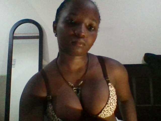 Transliacijos ekrano nuotraukos Petite-girl