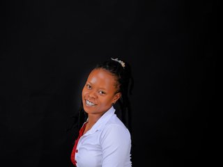 Erotinis vaizdo pokalbis Petite-mpenzi