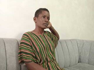 Erotinis vaizdo pokalbis Petitegirly