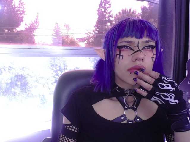 Nuotraukos PhychomagcArt Welcom me room!! come and play with this goth girl, but very slutty, do you want to come and taste her squirt and cum?