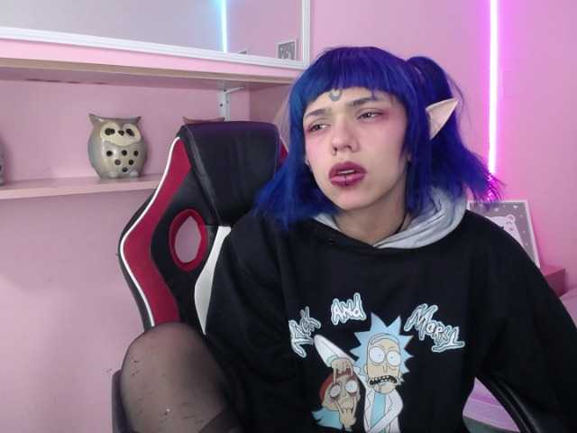 Nuotraukos PhychomagcArt Welcom me room!! come and play with this goth girl, but very slutty, do you want to come and taste her squirt and cum?