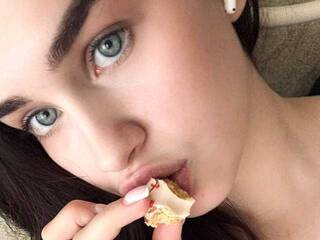 Erotinis vaizdo pokalbis plushflametwinklemeow