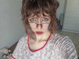 Erotinis vaizdo pokalbis Plushyy