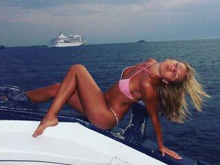 Erotinis vaizdo pokalbis PrettyBee