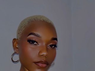 Erotinis vaizdo pokalbis prettyvee