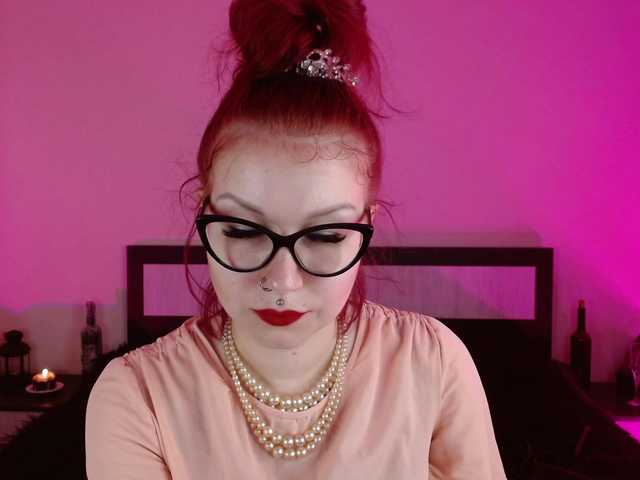 Nuotraukos Goddess_Amanita You Glamournatrix Findomme will humiliate you gently