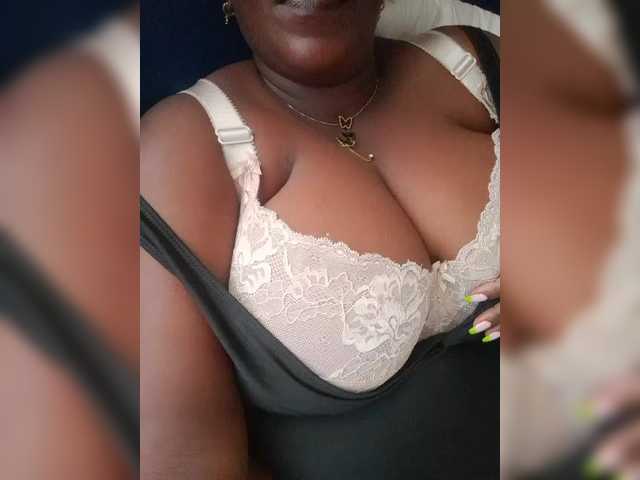Transliacijos ekrano nuotraukos Queenbigboobs