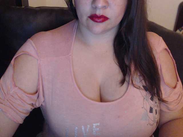 Nuotraukos MiladyEmma hello guys I'm new and I want to have fun He shoots 20 chips and you will have a surprise #bbw #mature #bigtits #cum #squirt