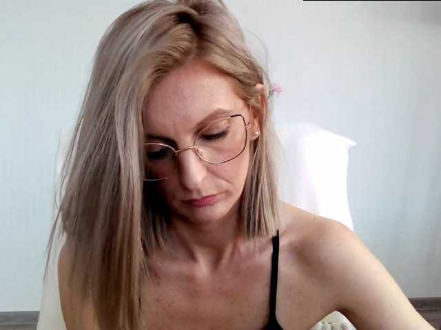 Nuotraukos RachellaFox Sexy blondie - glasses - dildo shows - great natural body,) For 500 i show you my naked body [none]