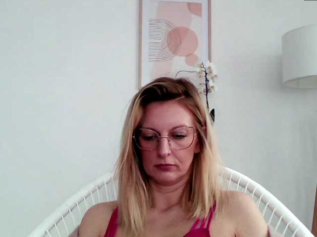Nuotraukos RachellaFox Sexy blondie - glasses - dildo shows - great natural body,) For 500 i show you my naked body @remain