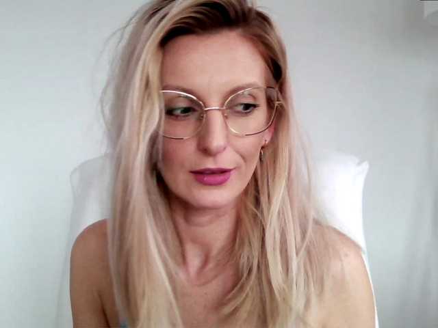 Nuotraukos RachellaFox Sexy blondie - glasses - dildo shows - great natural body,) For 500 i show you my naked body [none]