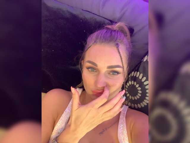 Transliacijos ekrano nuotraukos Rainhappyyy