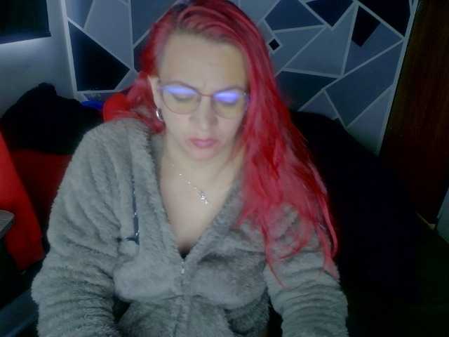 Nuotraukos redhair805 Welcome guys... my sexuality accompanied by your vibrations make me very horny