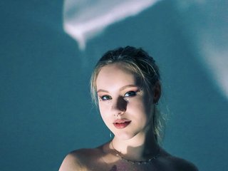 Erotinis vaizdo pokalbis Rinaaaa-cherry