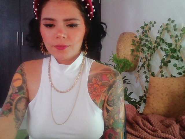 Nuotraukos Sara_Ruiz New here, ready to play a little... Do you want to make me cum? Let's to pv