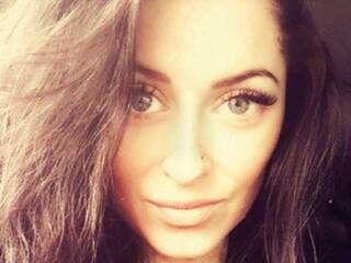 Erotinis vaizdo pokalbis RoseFarrell