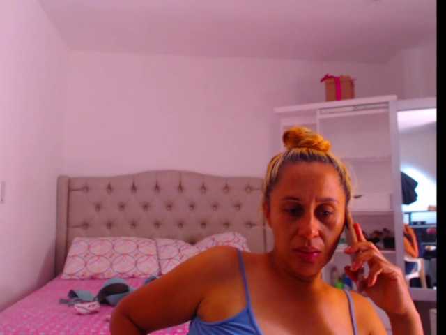 Nuotraukos RoxanaMilf I want to have 5000 to make an explicit show with the oils, we need 1053 We have 3947 5000 3947 1053