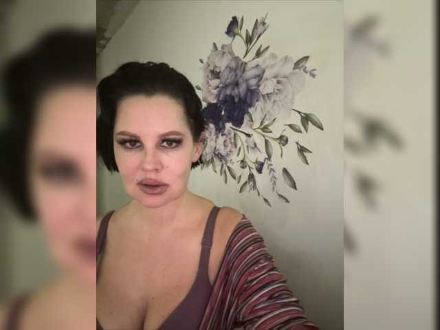 Transliacijos ekrano nuotraukos RoyalBreasts