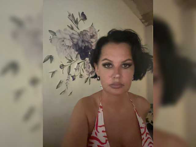 Transliacijos ekrano nuotraukos RoyalBreasts