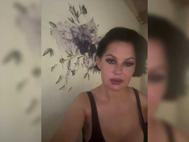 Transliacijos ekrano nuotraukos RoyalBreasts