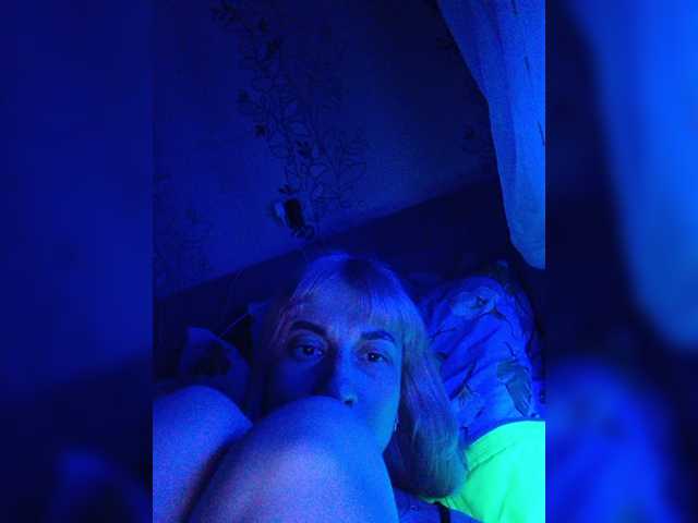 Nuotraukos RussiaBADGIRL I'm stupid wet bitch from Siberia. I want u to see my wild crazy strong orgasm when I smoking... I like it :) Give me a tokens please, I want you so much!!
