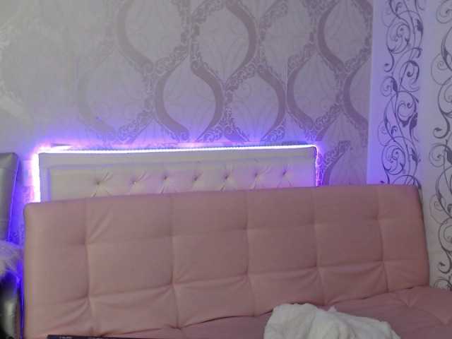 Nuotraukos sabrina-stone welcome to my room guys !!! When I meet the goal my pussy will be so creamy and squirt 2000 2000