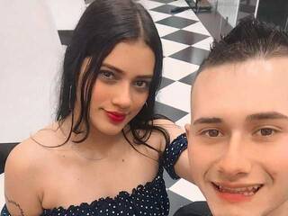 Erotinis vaizdo pokalbis sacha-adam