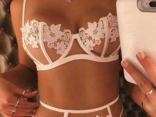 Erotinis vaizdo pokalbis Samantha-Shelby