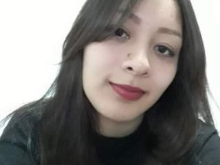 Erotinis vaizdo pokalbis AdaraCute