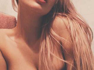 Erotinis vaizdo pokalbis SandyLali