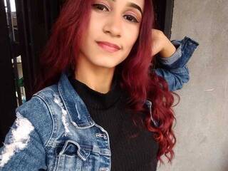 Erotinis vaizdo pokalbis Saraa-Miller