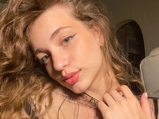 Erotinis vaizdo pokalbis SarahShy