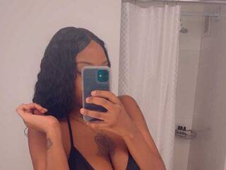 Erotinis vaizdo pokalbis SashaMalone