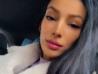 Erotinis vaizdo pokalbis Selenna