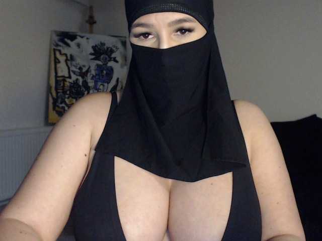 Nuotraukos SelmaAzmani hello hello! like me 22, boobs 139, ass 200, asshole 444, pussy 666, naked 1888