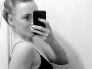 Erotinis vaizdo pokalbis SeReNaTaTaA