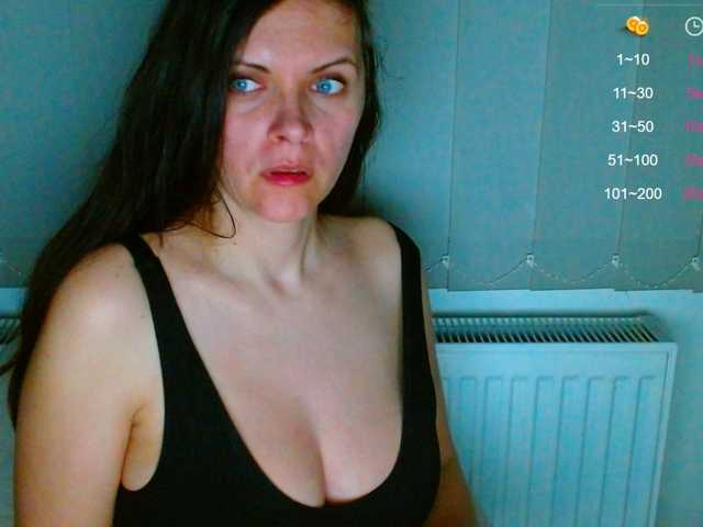 Nuotraukos SexQueen1 Buzz my pussy, make it wet! PVT #brunette #mistress #goddess #findom #femdom #bigboobs