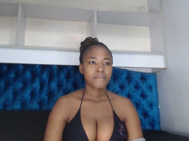 Nuotraukos SexyAmeena200 hello if you dont find me attractive dont bother staying in my room ,leave before i kick yourself out u guys piz like and follow me .you cant just come in my room and .piz help me pay my tution fee.