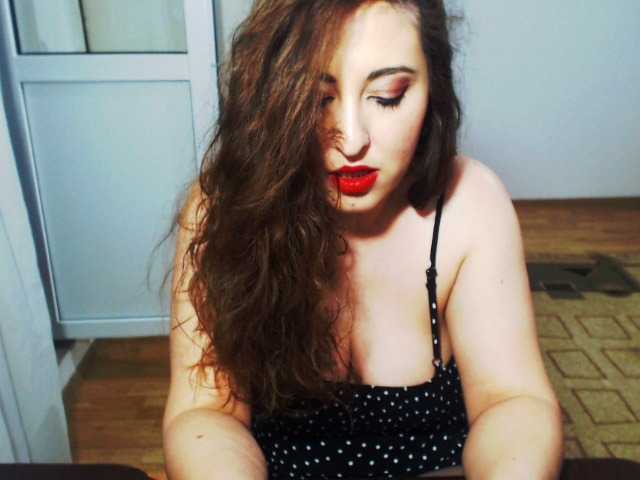 Nuotraukos SexyCaty1 200 tokens for 10 min naked show