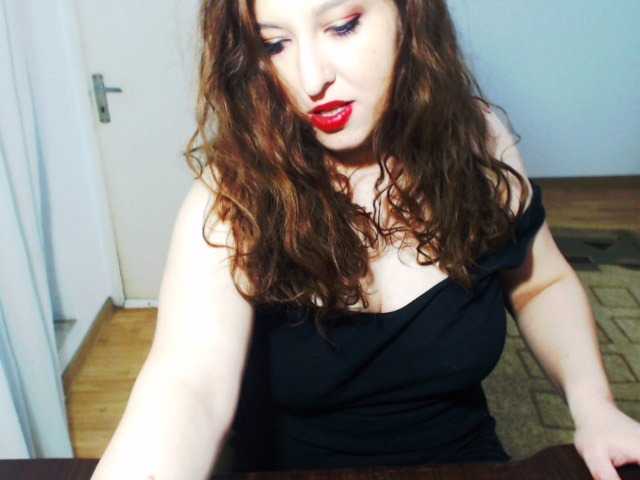 Nuotraukos SexyCaty1 naked show 10 min for 200 tokens
