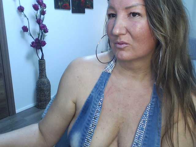 Nuotraukos SexyKelly78 FLASH..tits 30,pussy 40,ass 30 ,feet 20 ,get naked 70 :) if u like me : 20 :)))
