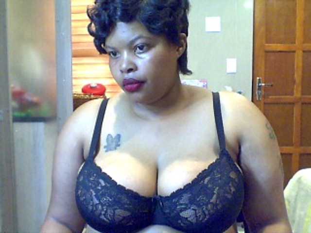Nuotraukos Sexylips44 new year special 150tkns for me to do whatever you want