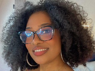 Erotinis vaizdo pokalbis Shanthall