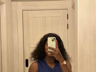 Erotinis vaizdo pokalbis ShySerena