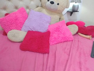 Nuotraukos shyvannacandy 2000 tokens and fuck my pussy