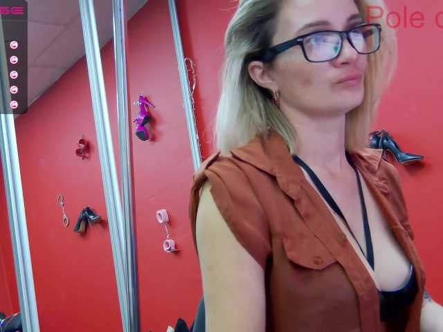 Nuotraukos Simonacam2cam I'm glad to welcome you dear! The best compliment from you is tokens) I will also pamper you with naked tits for 100 tons, ass-50, legs-30. I will turn on your camera for 40 tons, I will play pranks in private or in a group and show you what it is buzz