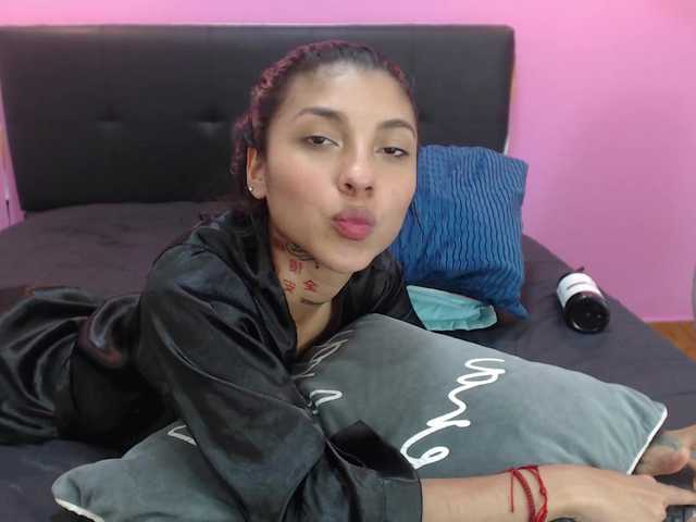 Transliacijos ekrano nuotraukos SkarlettThompson4